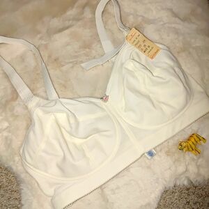 ʕ·ᴥ·ʔNWT Revelations Vintage Bra 38E
